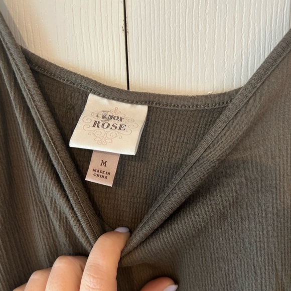 Knox Rose Medium olive tiered midi dress - Picture 4 of 4